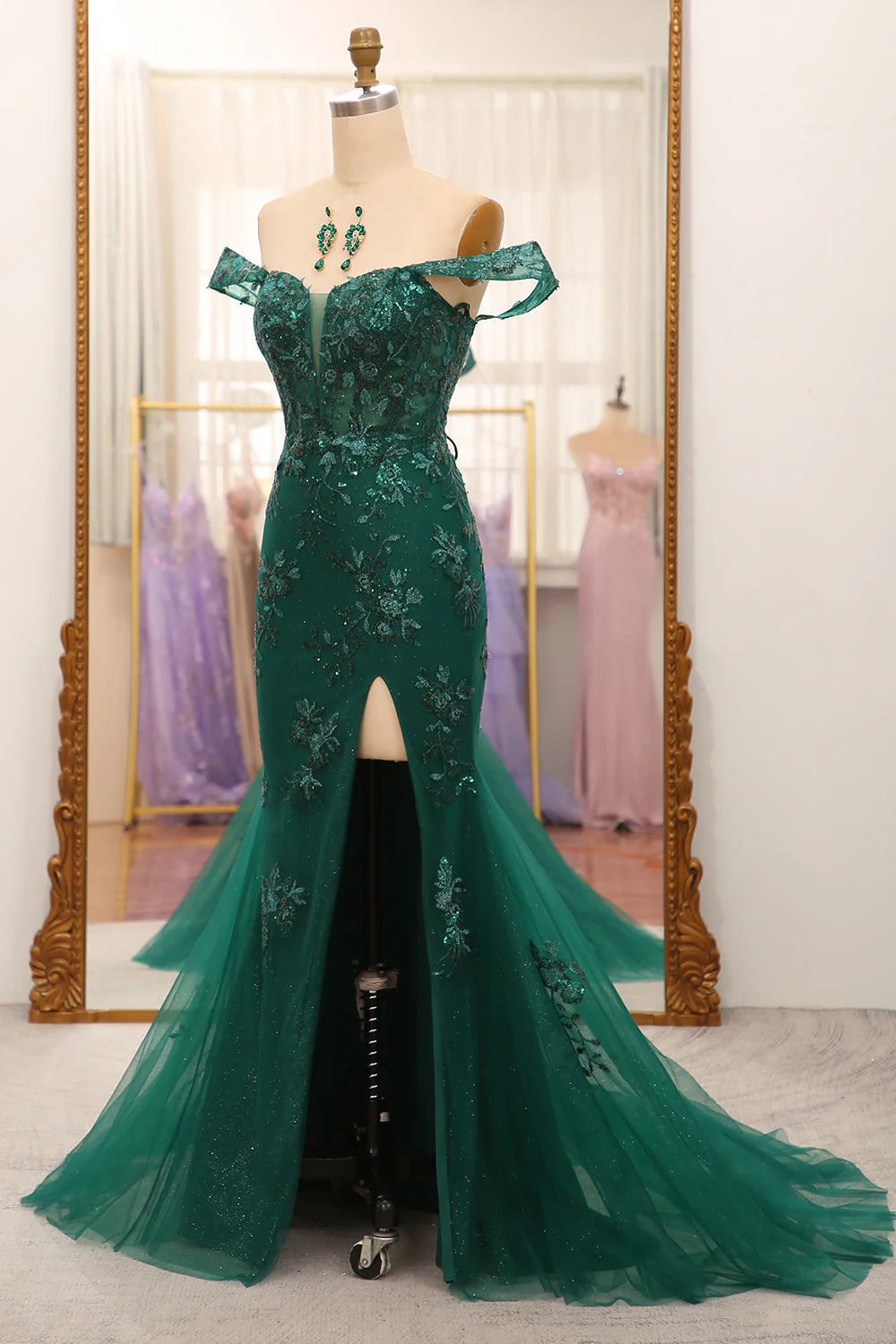 Vestido de fiesta verde oscuro de sirena con hombros descubiertos y apliques